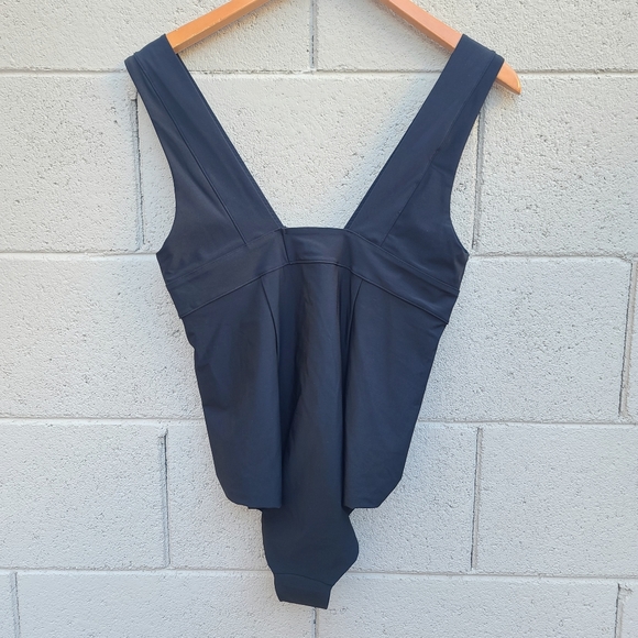 & Other Stories | V-Neck One Piece Swimsuit in Black Size 8 - Picture 5 of 8